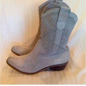 Sz 10 BCBG suede cowgirl boots- pull on
